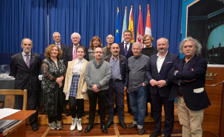 La Casa de León de A Coruña entrega los premios de sus XXIV Certámenes Culturales en el Casino