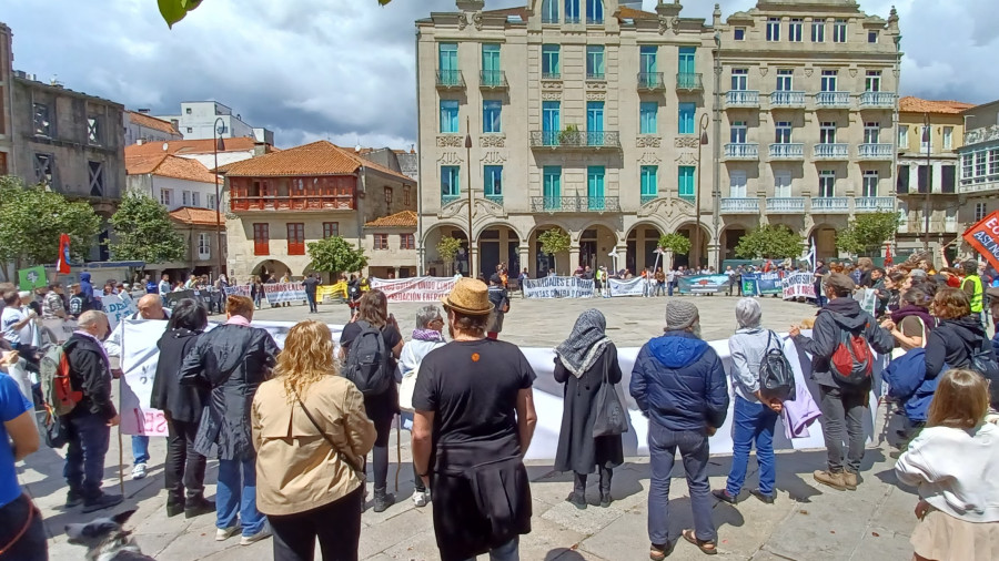 Un centenar de colectivos de toda Galicia se manifiestan contra la "depredación energética"