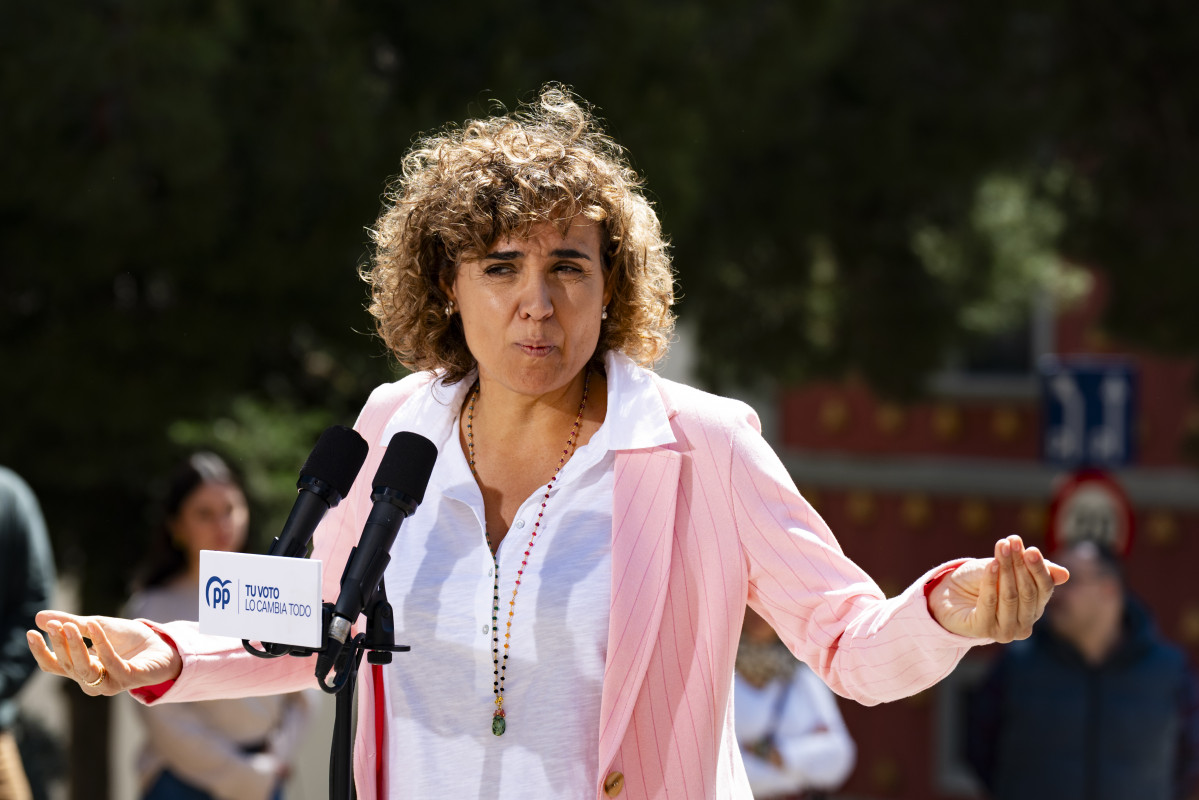 GRAFCAT3816. FIGUERES (GIRONA), 03/05/2024.- La coordinadora de campaña del PP en las elecciones catalanas, Dolors Montserrat, durante el acto electoral celebrado este viernes en Figueres (Girona), frente al Museo Dalí, en el que el líder del PP, Alberto Núñez Feijóo, ha anunciado que Montserrat será la cabeza de lista del PP en las elecciones europeas, un puesto en el que repite tras encabezar también la candidatura del PP en los comicios europeos de 2019. EFE/Siu Wu