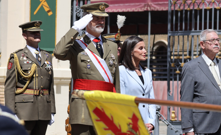 Felipe VI vuelve a jurar bandera en Zaragoza con la princesa Leonor de testigo