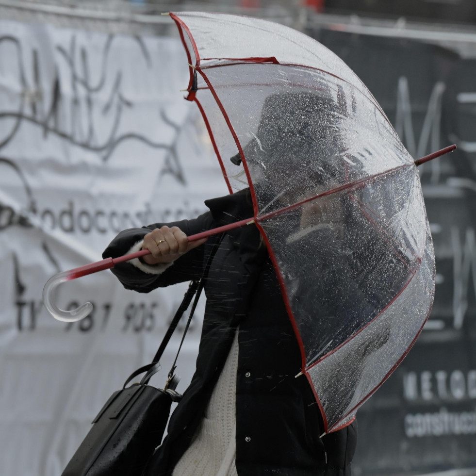 La Xunta activa servicios de emergencias ante alerta por viento, lluvia y temporal costero