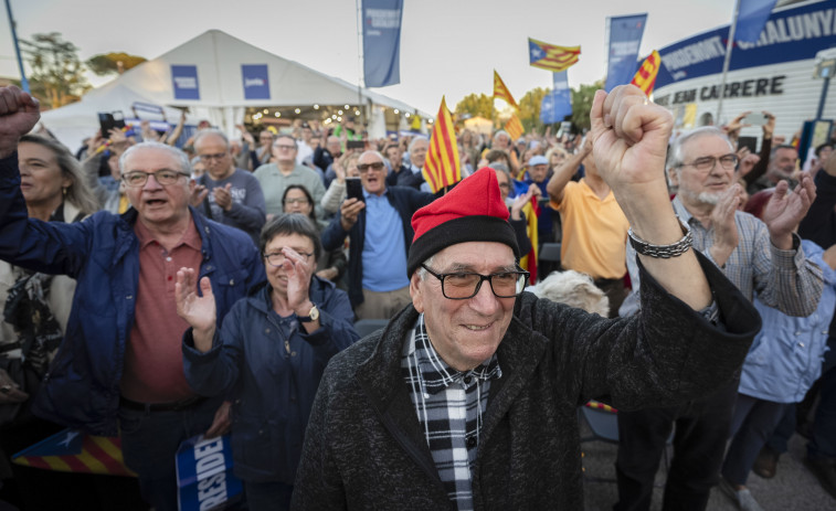 La campaña en Cataluña acaba con Illa a la cabeza en las encuestas y la pugna Junts-ERC