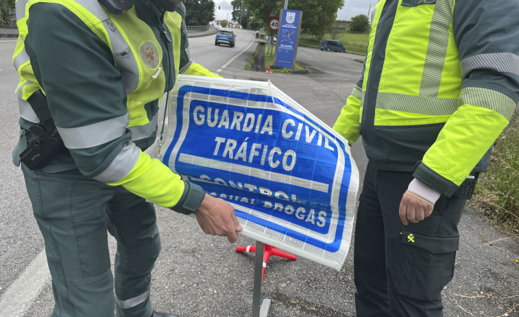 Interceptado en Cambre un conductor que triplicaba la tasa de alcoholemia y otro con el carné retirado