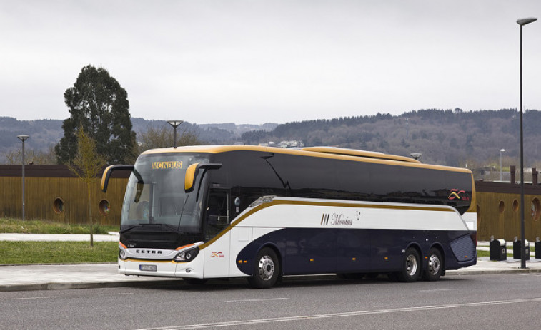 Un autobús sin frenos se empotra contra la estación de Pontevedra