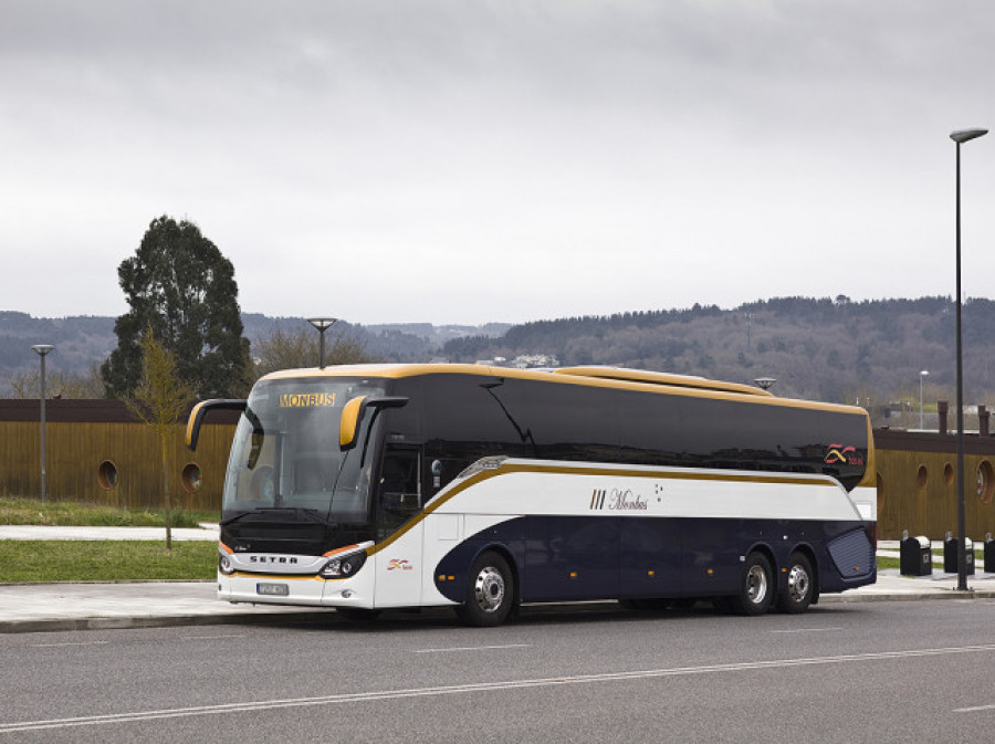 Un autobús sin frenos se empotra contra la estación de Pontevedra