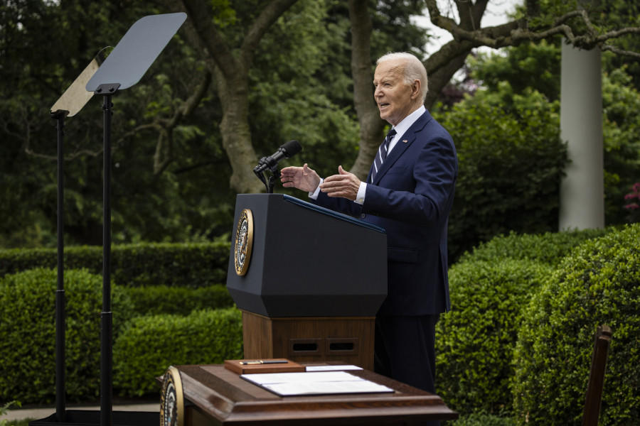 Biden acusa a China de "hacer trampas" al anunciar nuevos aranceles a productos chinos