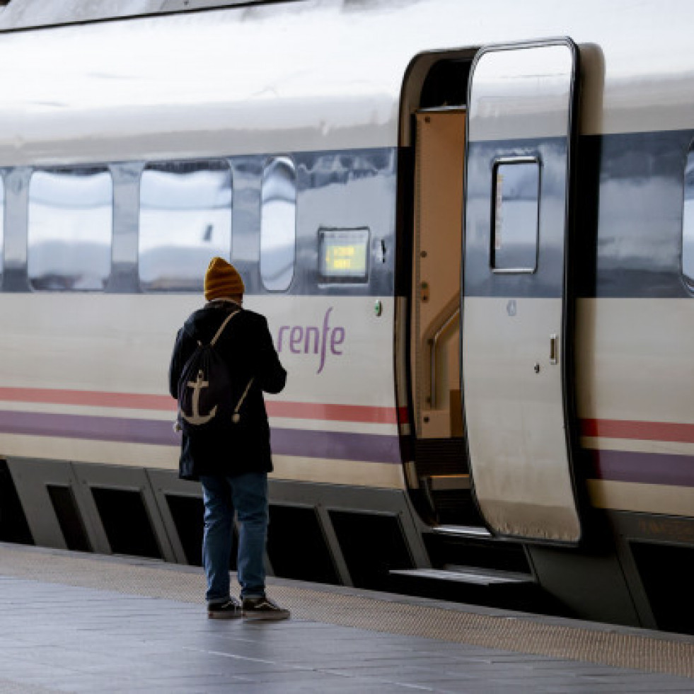 Renfe retoma la circulación entre Ferrol y A Coruña y sigue interrumpida hacia Asturias