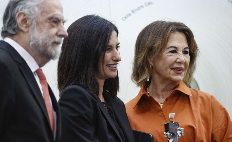 La periodista Lola García recibe el Premio Puro Cora que concedel el Grupo El Progreso