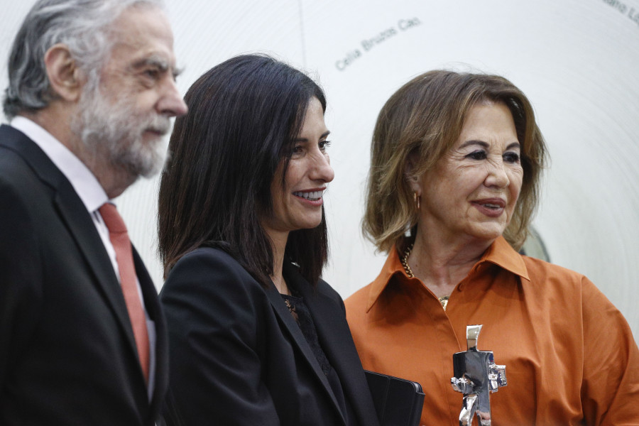 La periodista Lola García recibe el Premio Puro Cora que concedel el Grupo El Progreso