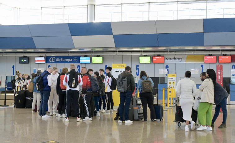 El aeropuerto de A Coruña logra de enero a junio su cuarta mejor cifra histórica de pasajeros