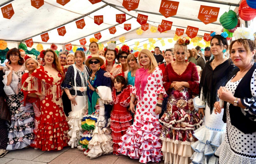 Las folclóricas de O Ventorrillo pasearon su arte por la Feria de Abril