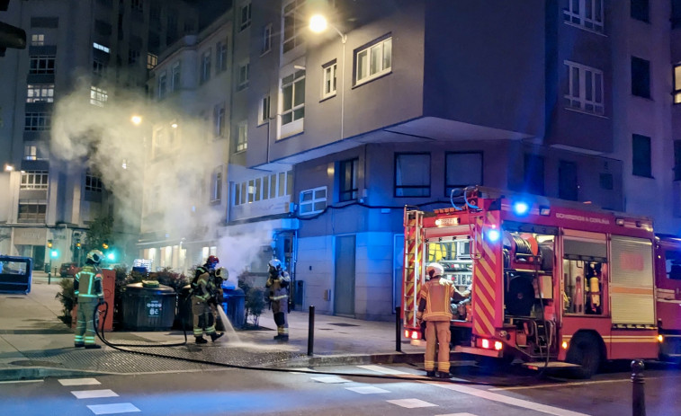 Otra noche de contenedores en llamas en A Coruña