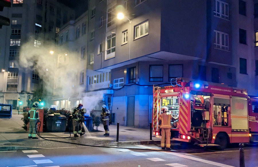 Otra noche de contenedores en llamas en A Coruña
