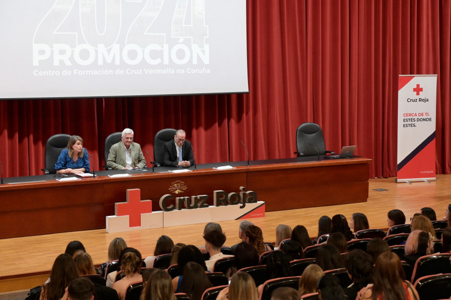 Cruz Roja celebra la graduación de sus 136 estudiantes de FP de su centro de A Coruña