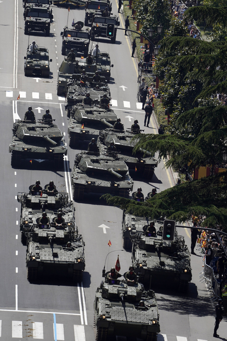 Desfile de las Fuerzas Armadas en Oviedo: sin la princesa Leonor y con abucheos a Margarita Robles