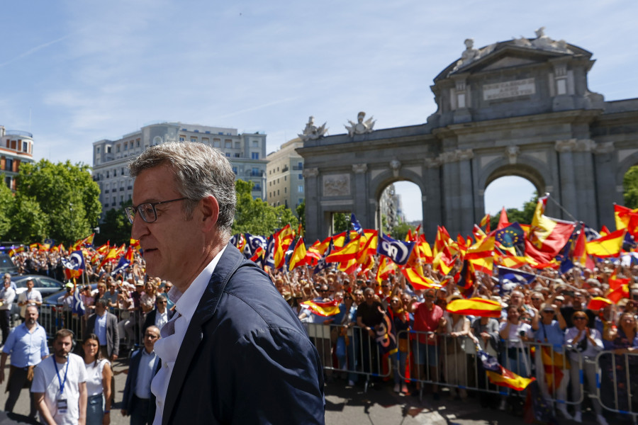 Feijóo pide elecciones generales y Ribera le acusa de "mimetizarse" con "la ultraderecha"