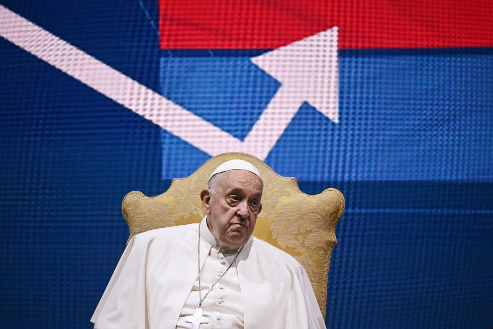 -FOTODELDIA- Roma (Italia), 10/05/2024.- El papa Francisco asiste a los 