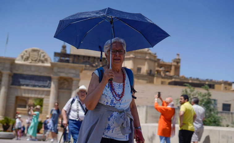 La ola de calor dispara los termómetros hasta los 40º y deja noches tropicales entre 20-24º