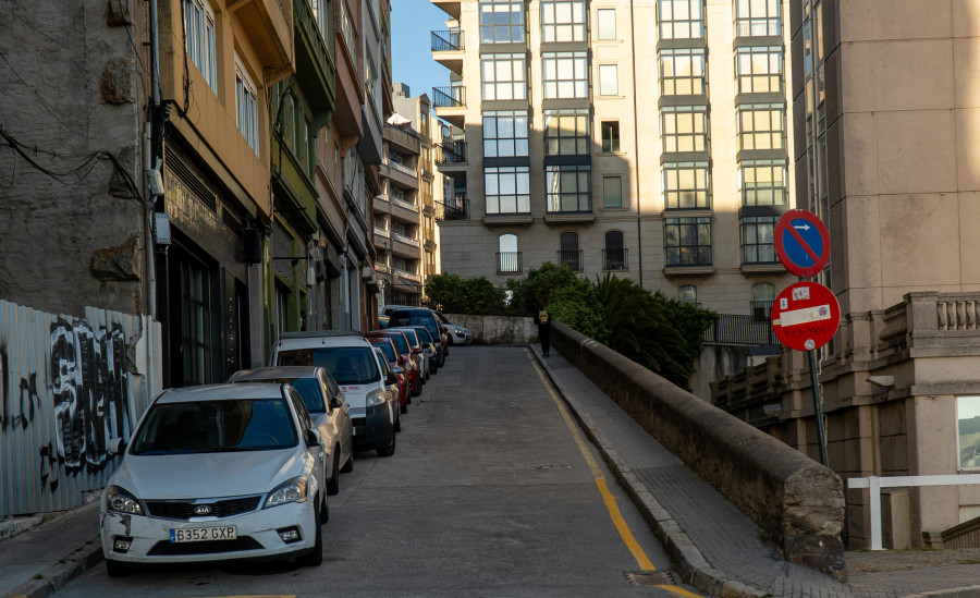 Los exvecinos de la fundadora de Zara: “Antes todo eran pequeñas casas y las calles eran de tierra”