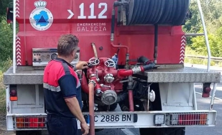 Arde el horno de la panadería San Tirso de Abegondo