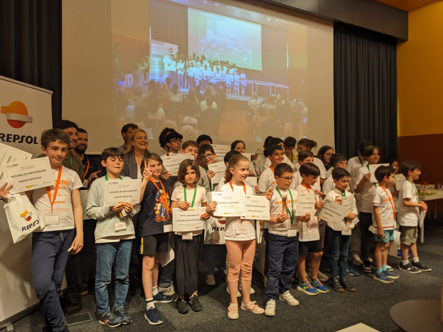Más de 40 escolares coruñeses participan en la olimpiada robótica