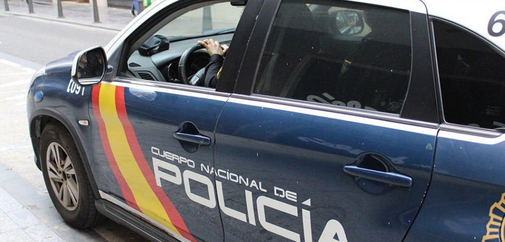 Paran a una conductora que escondía en el maletero a un hombre con orden de alejamiento