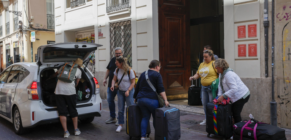 España registra un récord entre enero y abril con 24 millones de turistas, un 14,5% más que el año pasado