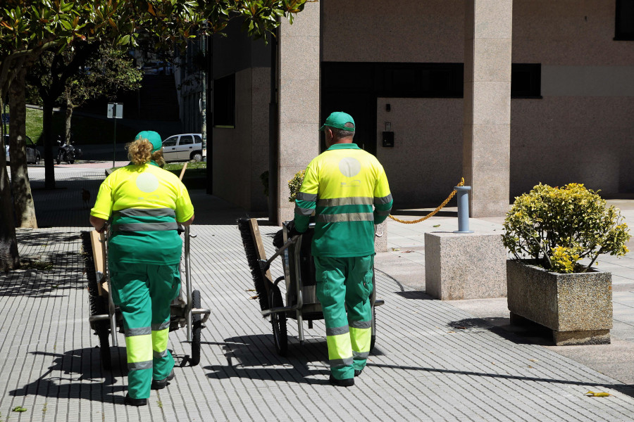 Los trabajadores de la limpieza de A Coruña convocan una huelga a partir de San Juan