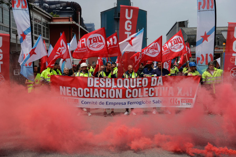 Empleados de Ferroglobe de Arteixo salen a la calle por el bloqueo de la negociación de su convenio