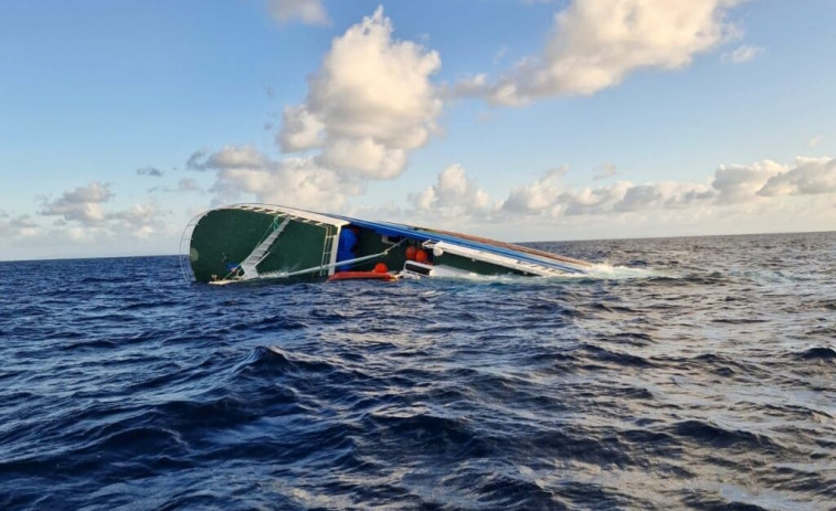 Rescatada toda la tripulación del barco vigués 'Playa Zahara Dos'