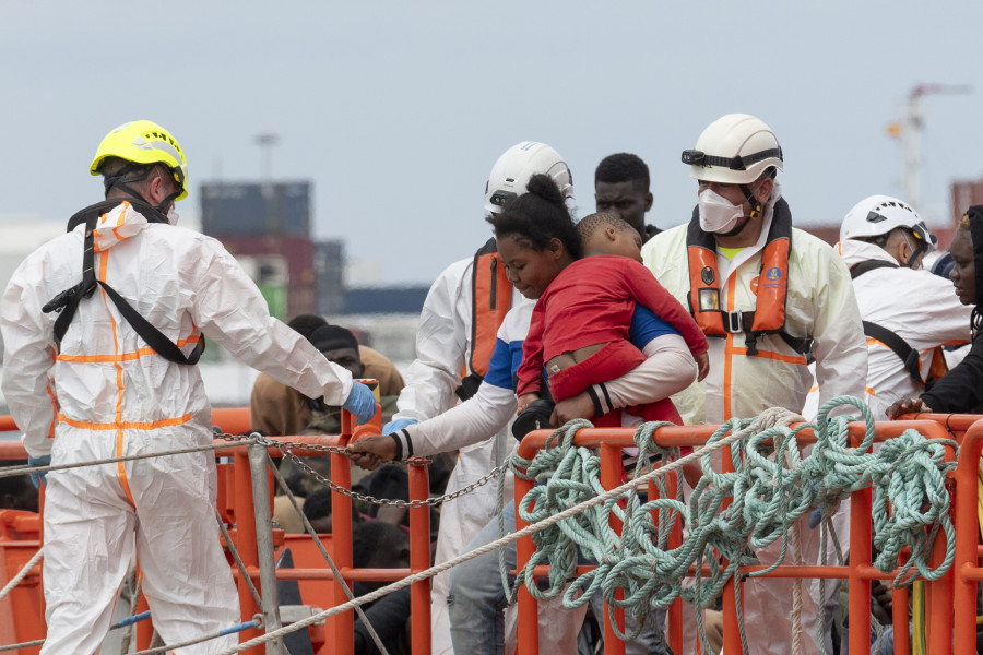 Canarias exige el reparto solidario urgente de los menores migrantes