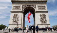 Macron recibe a Biden en el Arco del Triunfo en el inicio de la visita bilateral