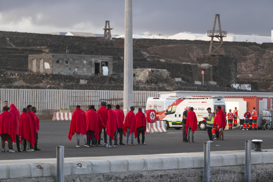 Salvamento Marítimo rescata siete pateras con más de 370 migrantes en aguas de Lanzarote