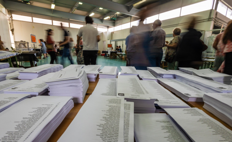 Una mesa electoral en la Diputación de Cáceres paraliza la votación 12 minutos por falta de papeletas de Podemos