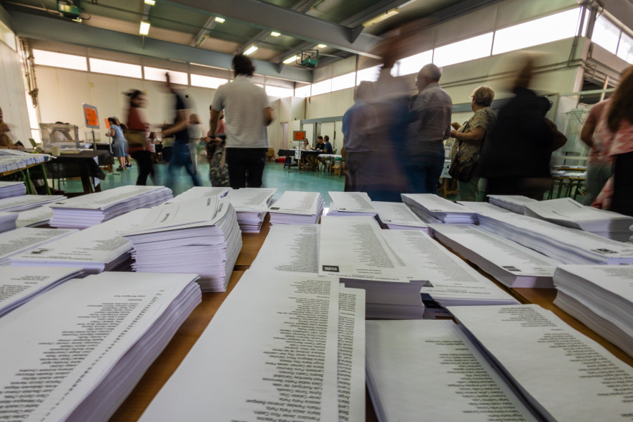 Una mesa electoral en la Diputación de Cáceres paraliza la votación 12 minutos por falta de papeletas de Podemos