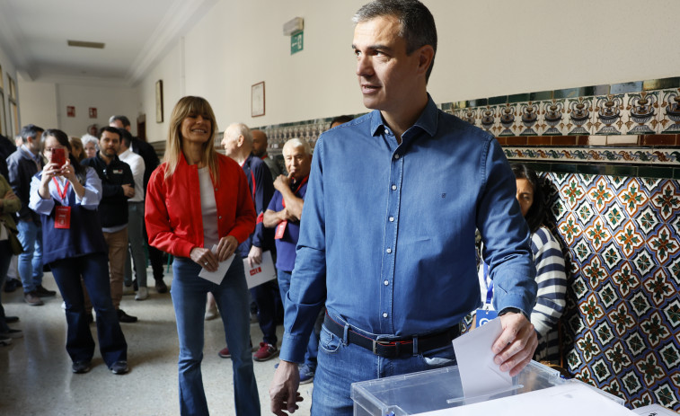 Los candidatos y cargos del PSOE votan con la izquierda para reivindicar que son 