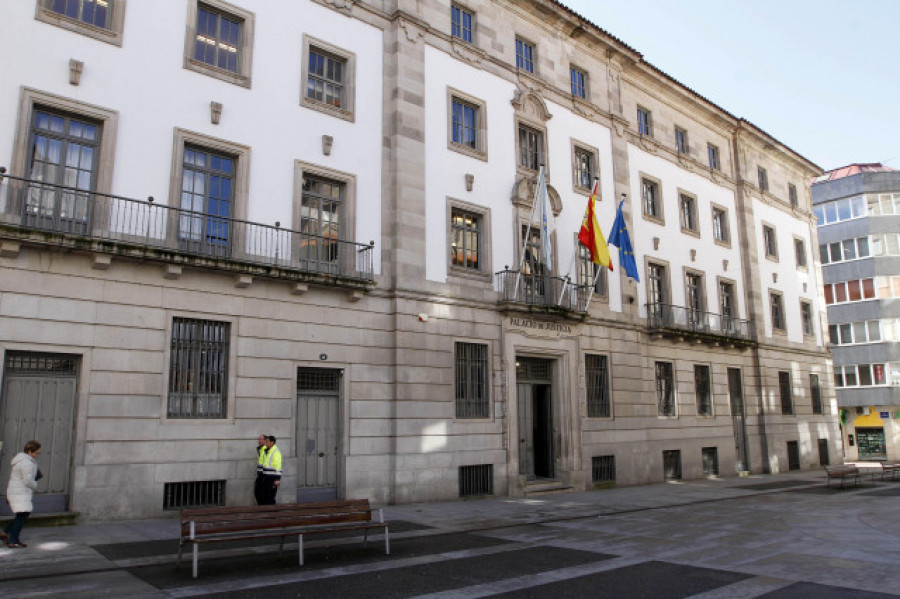 Un golpe que hundió el cráneo del profesor de Vigo lo dejó sin capacidad de reacción antes de ser degollado