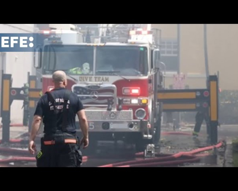 Evacuan un edificio en Miami tras incendio precedido de tiroteo que dejó un herido grave