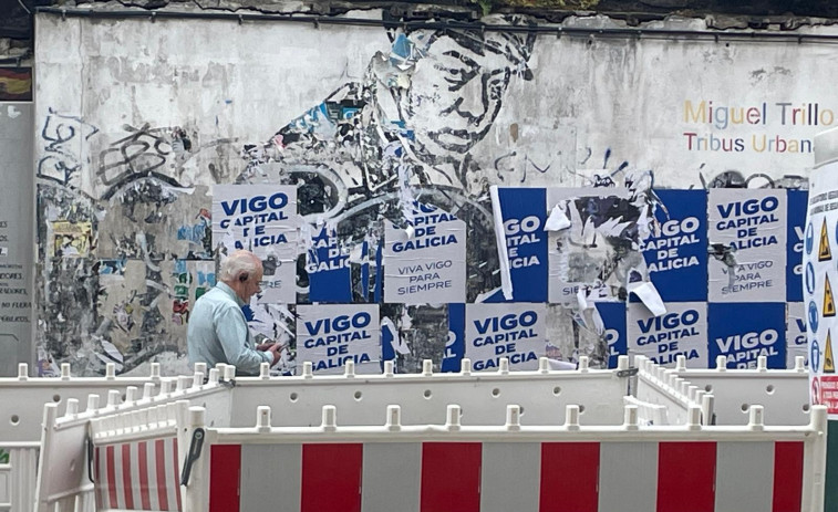 Una misteriosa campaña proclama Vigo como capital de Galicia en pleno centro de A Coruña