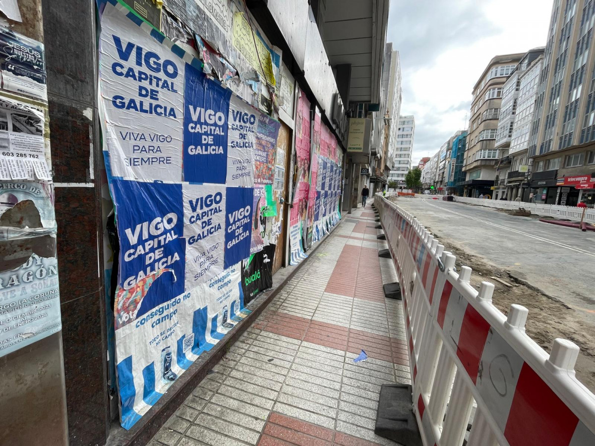 Carteles en San Andres Vigo capital de Galicia