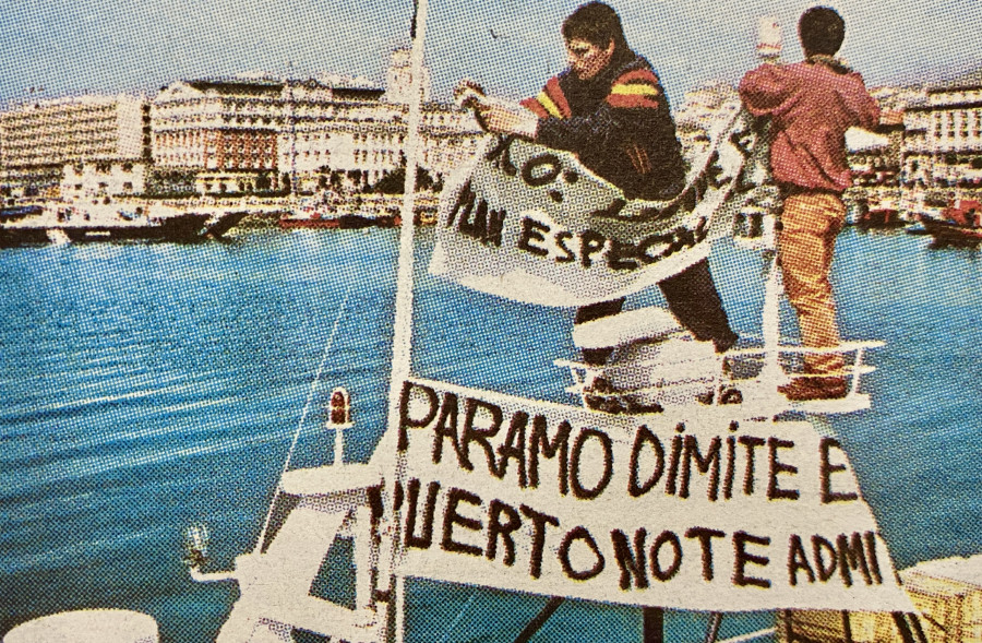 Hace 25 años | Los pescadores protestan por su salida de la Dársena y Culleredo reabre la plaza de Galicia