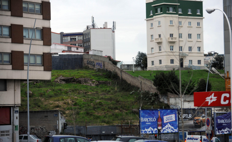 El Ayuntamiento de A Coruña y la propiedad de los terrenos acuerdan construir viviendas en el parque del Agra