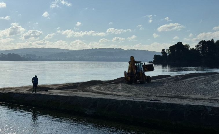 Sada inicia la puesta  a punto de sus arenales urbanos de cara a la temporada estival