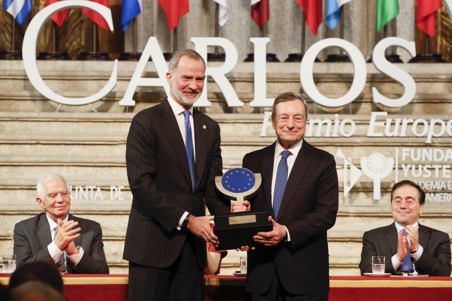 Draghi recibe el Premio Carlos V en una ceremonia presidida por Felipe VI