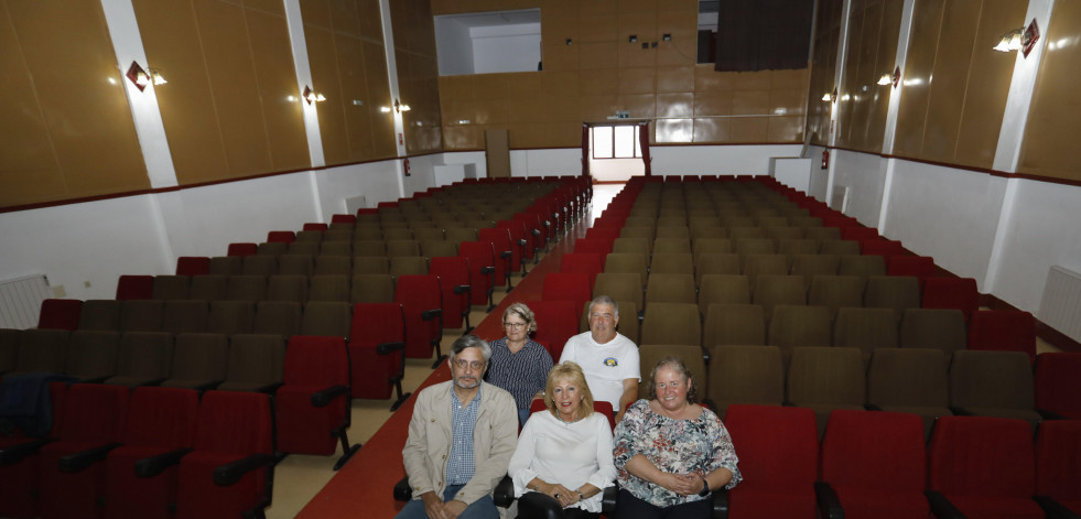 En Cecebre hay teatro y del bueno: la Juventud clama por recuperar una instalación histórica