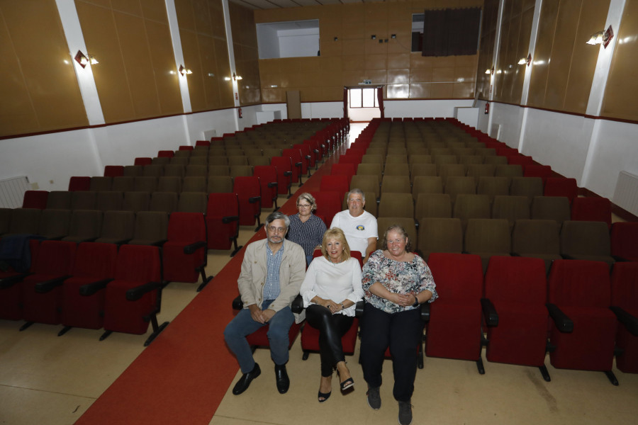En Cecebre hay teatro y del bueno: la Juventud clama por recuperar una instalación histórica