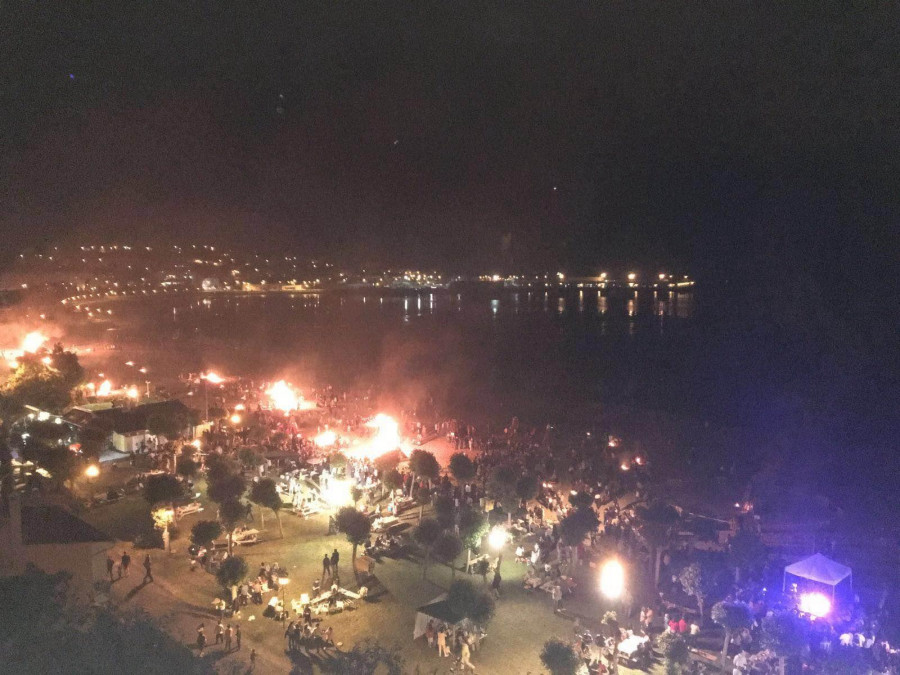 San Juan en Sada: sardinas, música y fuegos artificiales