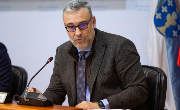 El Sergas culpa al Gobierno del déficit de médicos y defiende su plan para el verano