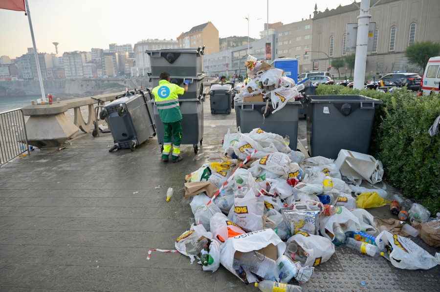 Huelga de basura en A Coruña: “Como se acerca San Juan, lume”