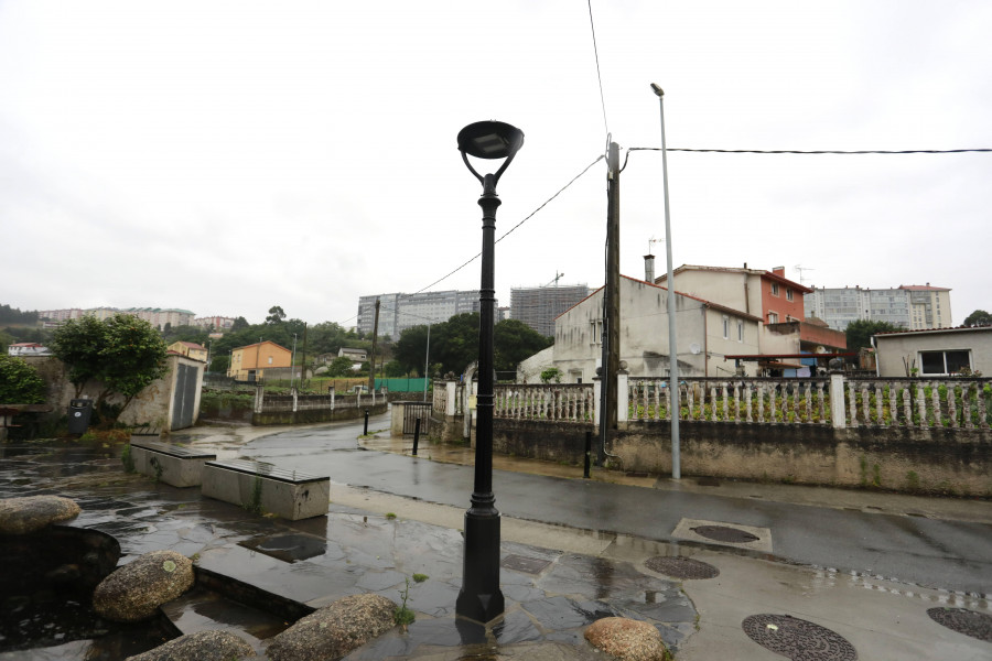 Unos ladrones con muy pocas luces dejan a oscuras el barrio de Feáns en A Coruña